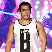 Ketampanan dan ketenaran Salman Khan tentu tak diragukan lagi. Namun, di usianya yang sudah menginjak 52 tahun, bintang bollywood ini masih betah menjomblo dan enggan untuk menikah. Kisah cinta Salman Khan pun penuh dengan lika-liku setelah menjalin hubungan asmara dengan beberapa wanita. Foto: AFP