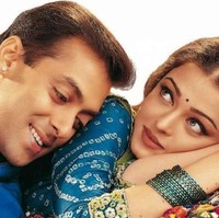 Aktor kelahiran 1965 ini kemudian menjalin hubungan asmara dengan Aishwarya Rai. Salman Khan jatuh cinta pada Aishwarya yang juga Miss World 1994 ketika dipertemukan untuk membintangi film Hum Dil Chuke Sanam pada 1999. Hubungan asmara dua bintang Bollywood ini pun bahkan mendapat banyak dukungan di kalangan penggemar. Foto: Istimewa