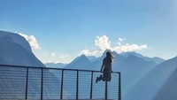 Satu lagi foto Gunn yang bikin jantung berdebar di kawasan hiking cantik di Norwegia, Romsdalseggen. (narten86/Instagram)