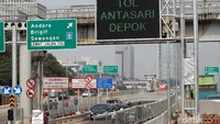 Tol ini sudah dilengkapi dengan petunjuk arah sehingga pengemudi tak perlu khawatir tersasar.
