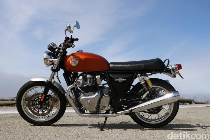 Royal Enfield Interceptor 650 dijajal di jalanan California