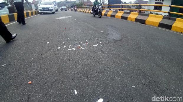  Empat mobil terlibat tabrakan beruntun di flyover Jl Arif Rahman Hakim arah Margonda, Depok