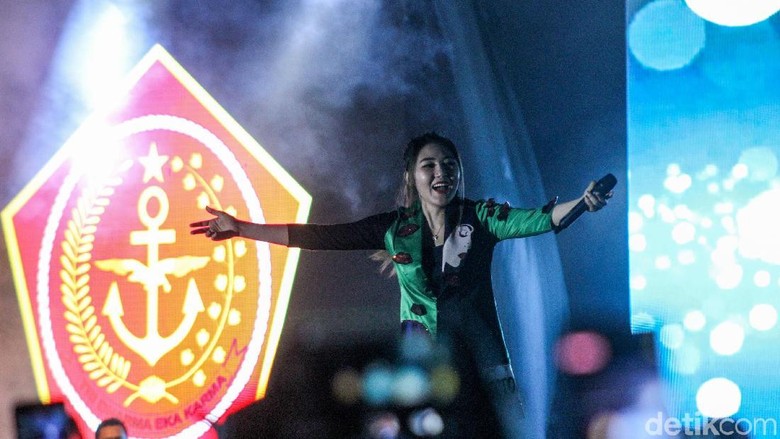 Dicover Via Vallen, Ini Penyanyi Asli Karna Su Sayang yang Viral Dicover Via Vallen, Ini Penyanyi Asli Karna Su Sayang yang Viral