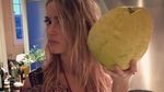 Hobi Masak, Ini Gaya Cantik Amber Heard Saat di Dapur