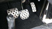 Ke bagian pedal, ada pedal aluminium satu set yang harganya mencapai Rp 1 juta.