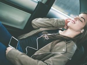 Sering Gunakan Earphone? Jangan Asal, Ada Aturan Pakainya Lho