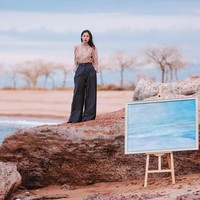 Terlepas dari dirinya yang menjadi sensasi, Aliya dikenal sebagai putri bungsu Presiden yang menyukai fotografi dan melukis. Foto: Instagram @chestnayaaa