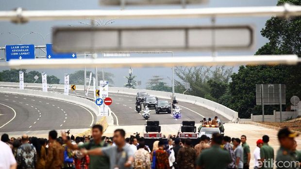 Jokowi Resmikan Tol Desari Seksi I
