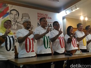 Timses Jokowi Perkenalkan Kaus #01