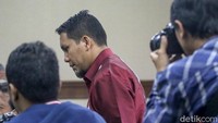 Uang itu diberikan kepada Irwandi agar proyek pembangunan di Bener Meriah yang sumber dananya dari Dana Otsus Khusus Aceh (DOKA) atau dana otsus dapat dikerjakan rekanan di wilayah itu.