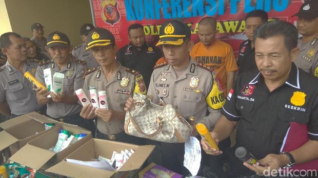 Tenteng Tas Mewah Palsu, Suami-Istri Gasak Barang di Minimarket