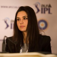 Skandal tersebut cukup heboh saat itu. Istri Shekhar Kapur, Suchitra Krishnamoorthy menuduh Preity sebagai pelakor. Saat itu, Suchitra tak segan membongkar skandal tersebut ke ranah media.  Foto: Getty Images