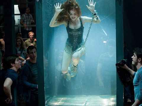 5 Bintang Film Ini Hampir Tewas di Lokasi Syuting