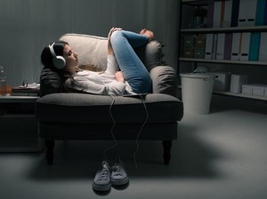 Audio Porn Populer Kala Pandemi, Lepas Stres dengan Dengar Kisah Erotis