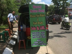 Jual Makanan Pakai Mobil, Idris Gratiskan untuk Si Miskin