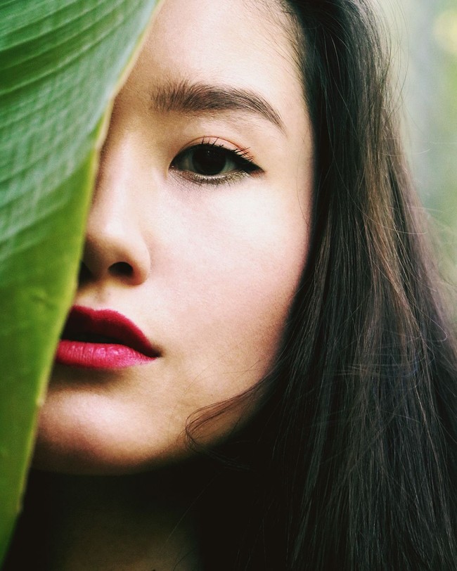 Ia juga kerap mengunggah berbagai aktivitas di media sosial termasuk gaya makeupnya. Foto: Instagram @chestnayaaa