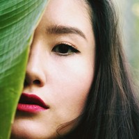 Ia juga kerap mengunggah berbagai aktivitas di media sosial termasuk gaya makeupnya. Foto: Instagram @chestnayaaa