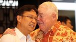Akrab, Jonan dan Bos Besar Freeport Berpelukan