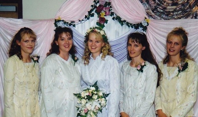 Setelah akhirnya punya lima istri, Brady mendapatkan kesempatan untuk menjadi bintang reality show. Tentu saja bukan hanya dirinya, tapi bersama seluruh istri dan anak-anak mereka yang jumlahnya 25 orang.  Foto: Dok. Facebook Brady and Wives