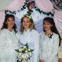 Setelah akhirnya punya lima istri, Brady mendapatkan kesempatan untuk menjadi bintang reality show. Tentu saja bukan hanya dirinya, tapi bersama seluruh istri dan anak-anak mereka yang jumlahnya 25 orang.  Foto: Dok. Facebook Brady and Wives