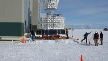 Sinyal yang ditangkap ANITA ternyata membuktikan jika partikel pancaran energi itu memang tidak berkaitan dengan Standard Model. Foto: NASA
