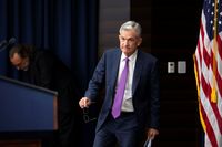 Tahan Bunga Acuan, The Fed Sebut Investasi Melambat
