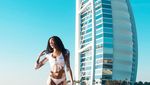 Foto: Liburan Winne Harlow, Model Unik Victorias Secret