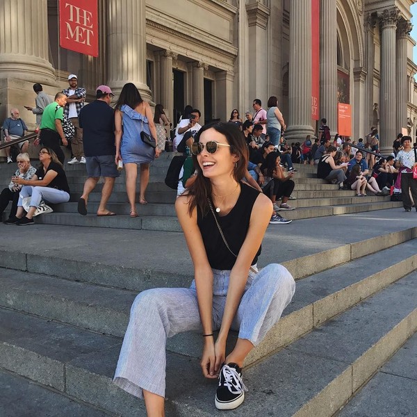 Sadie juga menikmati waktu bersama sahabat di The Metropolitan Museum of Art, New York. (sadienewman/Instagram)