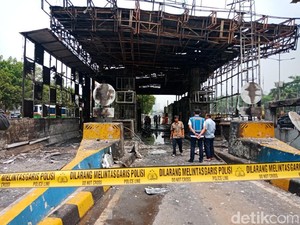 Cerita Warga soal Detik-detik Kebakaran di Gerbang Tol Depan BPK