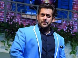 Mantan Pacar Serang Salman Khan: Si Tukang Pukul Perempuan!