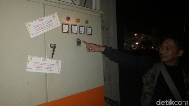 Jembata Ampera tanpa lampu warna-warni, Kamis (27/9/2018)