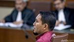 Jalani Sidang Perdana, Bupati Bener Meriah Umbar Senyum