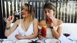 Hobi Masak, Ini Gaya Cantik Amber Heard Saat di Dapur