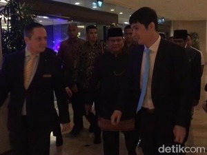 Berbeskap, Prabowo Hadiri Perayaan Hari Nasional China