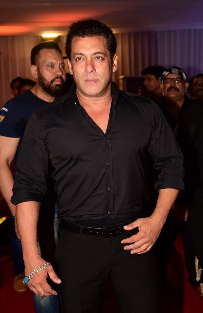 Namun, Salman Khan mengelak tuduhan Aishwarya yang mengalami kekerasan karenanya. Ia menyatakan jika tak pernah menganiaya atau memukul orang lain kecuali dirinya sendiri. Foto: AFP