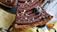 Garis-garis cokelat yang lembut, dengan krenyes renyah pinggiran pie. Pie buatan @healthyfood_colorful ini terbuat dari bahan-bahan sehat yang rendah kalori lho. Foto: Instagram