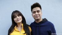 Bahkan Billy dan Hilda ingin mengundang Kriss di pesta pernikahannya nanti. Pool/Palevi S/detikFoto.