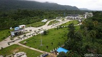 Dari puncak mercusuar, PLBN Skouw juga terlihat sangat megah.