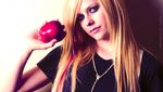 Ini Bukti Kalau Avril Lavigne Ternyata Doyan Makan Es Krim