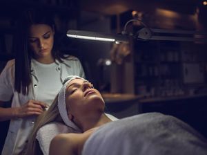 Cegah Tertular HIV Saat Facial, Ahli Hematologi Sarankan Pilih-Pilih Salon