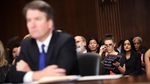 Beri Dukungan Korban Pelecehan, Pakaian Alyssa Milano Jadi Sorotan