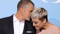 Sang musisi mengunggah foto kebersamaannya dengan Orlando Bloom di Instagram. Foto: Getty Images