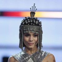 Vanessa Hudgens berhasil menurunkan berat badan 4,5 kg dalam satu bulan dan mendapatkan perut super ramping. Rahasianya adalah latihan yoga dan ikut kelas spinning. Foto: Getty Images