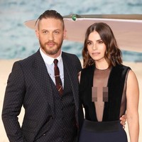 Charlotte Riley dan Tom Hardy, dipertemukan dalam serial televisi Wuthering Heights. Keduanya mulai pacaran pada 2009. Dan kemudian menikah pada 2014 dan dikaruniai satu orang anak. Foto: Tristan Fewings/Getty Images