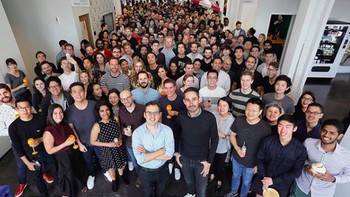 Systrom dan Krieger pun bergabung menjadi pegawai Facebook. Pada saat dibeli Facebook, Instagram telah tumbuh pesat. Bahkan pertumbuhan Instagram yang pesat dianggap telah mencapai titik ancaman serius bagi Facebook. Foto: Instagram