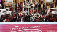 Festival Lapak PerpuSeru adalah kegiatan dari Coca-cola Foundation Indonesia yang mempersembahkan ratusan hasil karya dari orang-orang yang berhasil memiliki dampak perubahan kualitas hidup dari Program PerpuSeru.