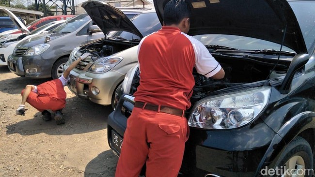 Ilustrasi mobil servis di bengkel resmi Foto: Ruly Kurniawan Ilustrasi mobil servis di bengkel resmi Foto: Ruly Kurniawan