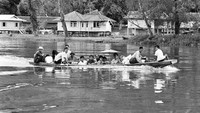Perahu menjadi transportasi pilihan masyarakat di Kalimantan untuk menyeberangi sungai atau menuju ke pusat kota. Stan Meagher/Express/Getty Images.