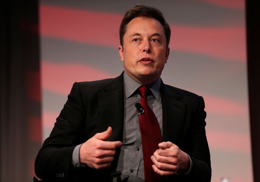 FILE PHOTO: Tesla Motors CEO Elon Musk talks at the Automotive World News Congress at the Renaissance Center in Detroit, Michigan, U.S., January 13, 2015. REUTERS/Rebecca Cook/File Photo