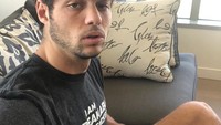 Bangun pagi, Noah memang tidak pernah melewatkan sarapan. Meski hanya sereal dan susu putih saja.  Foto: Twitter @noahcent